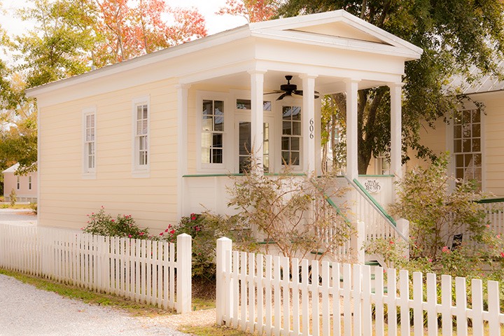 Cottage-Square-11NOV06-6864